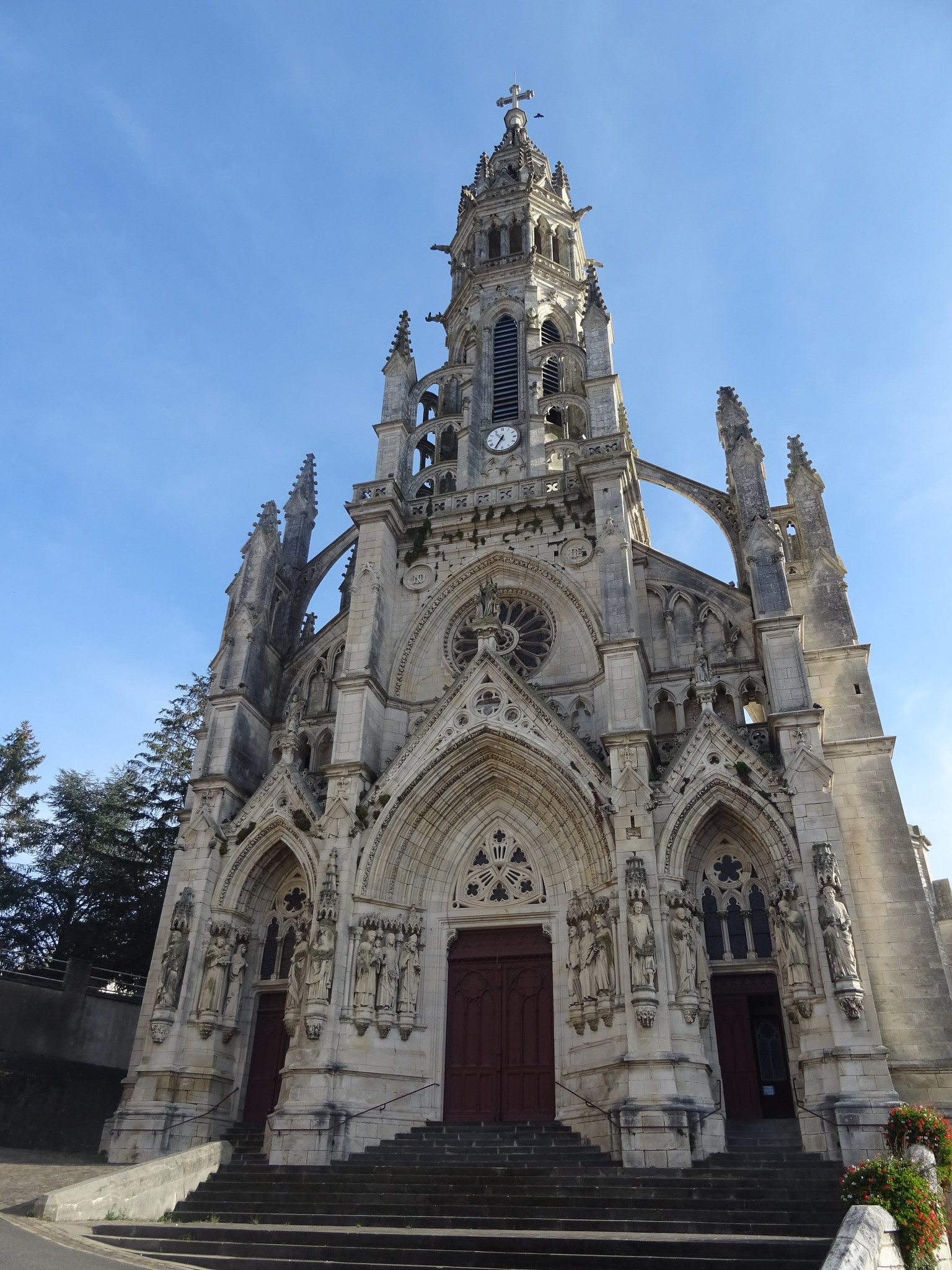 Basilique Notre-Dame-des-Enfants Châteauneuf-sur-Cher