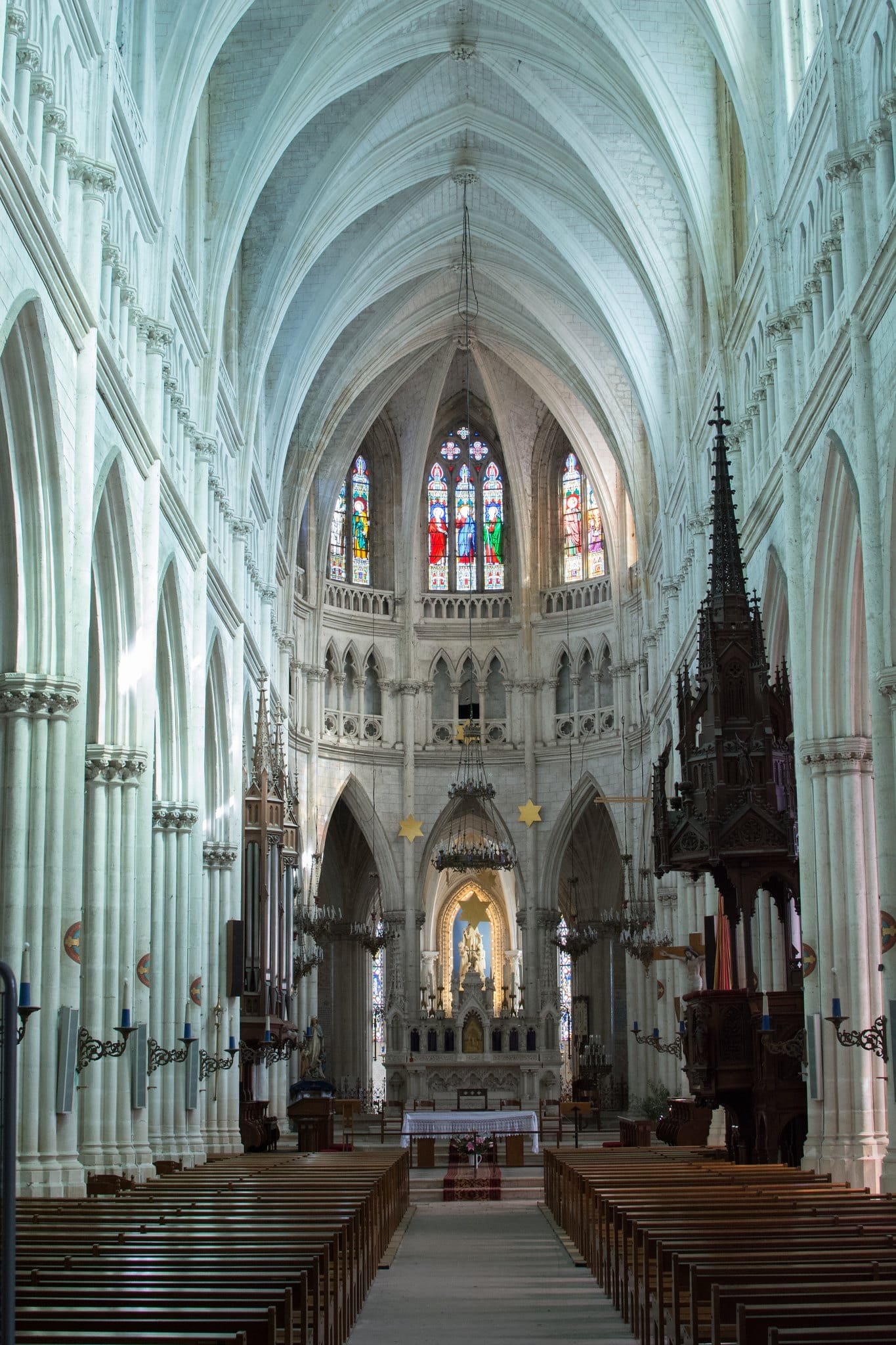 Basilique Notre-Dame-des-Enfants Châteauneuf-sur-Cher