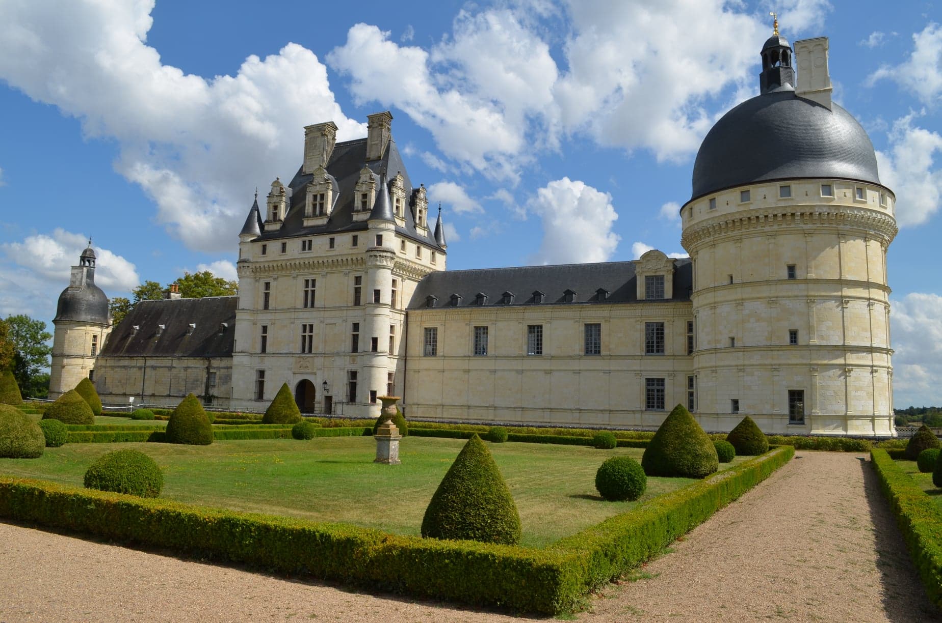 château-de-valencay-indre-36-wikimedia-commonss