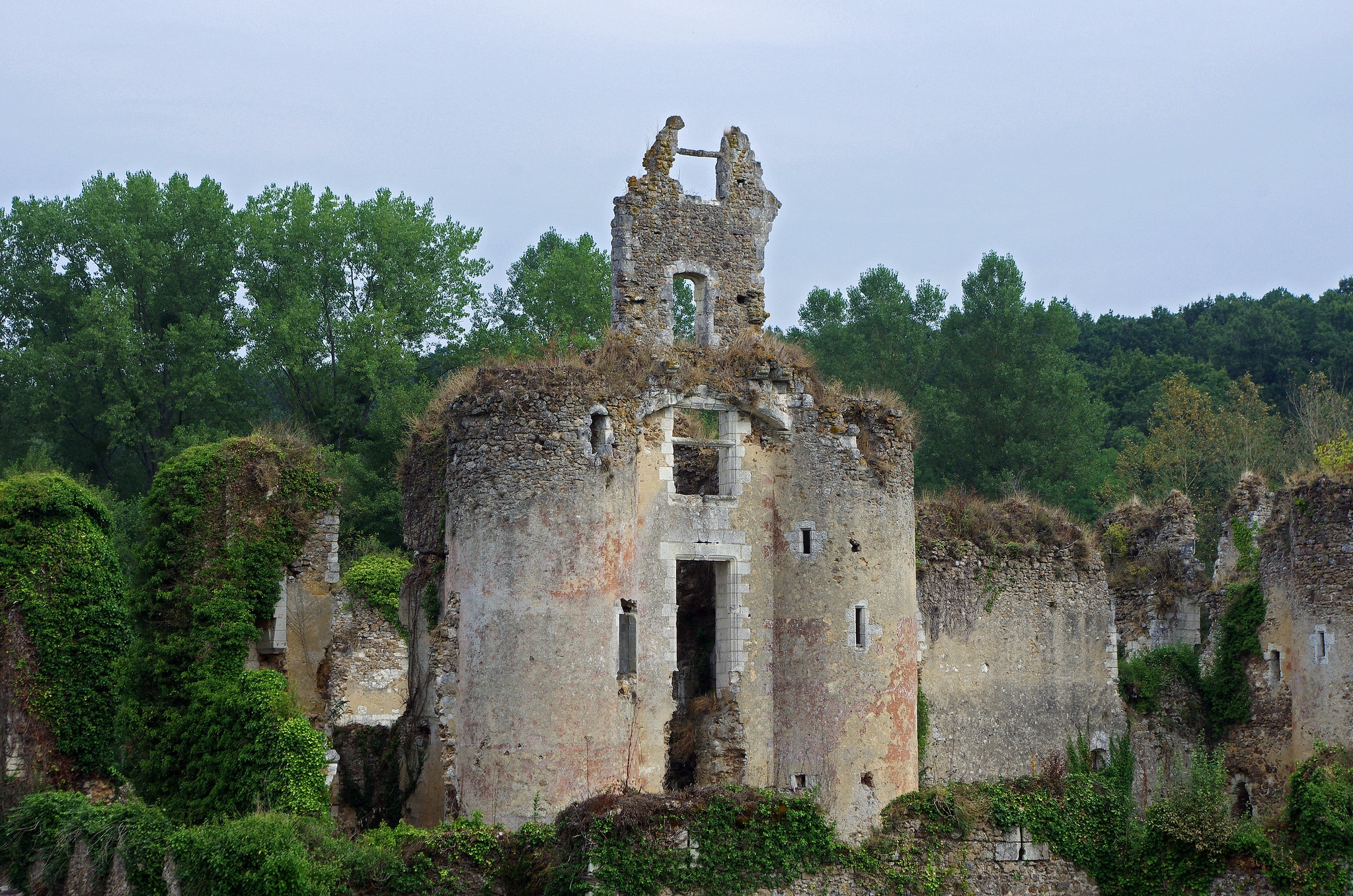 Les ruines du château de Vaujours