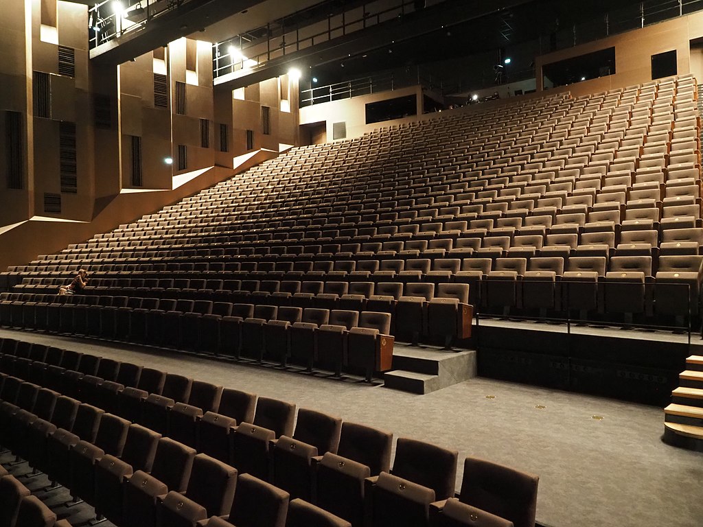 Salle Gabriel Monnet Maison de la Culture Bourges cc wikimedia commons