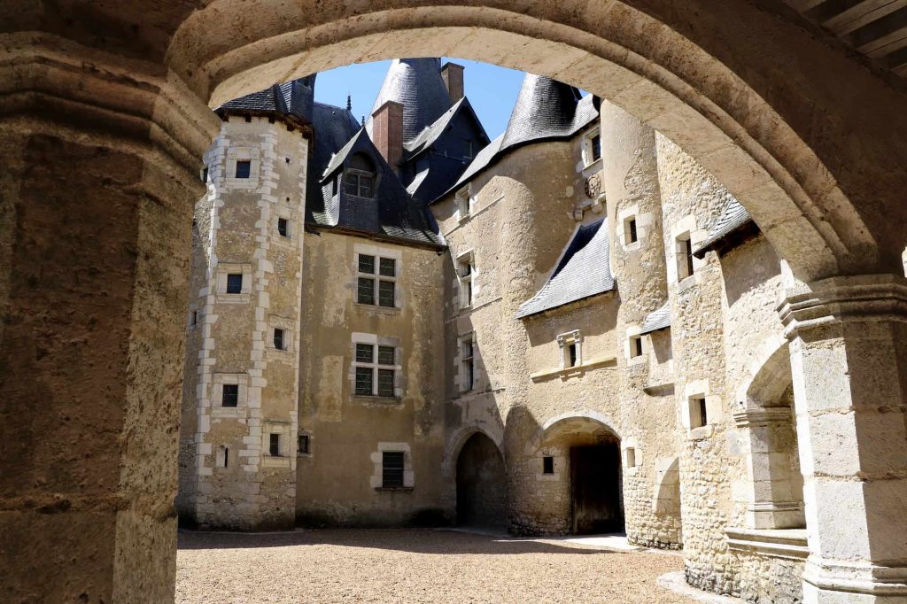 Fougeres sur Bievre