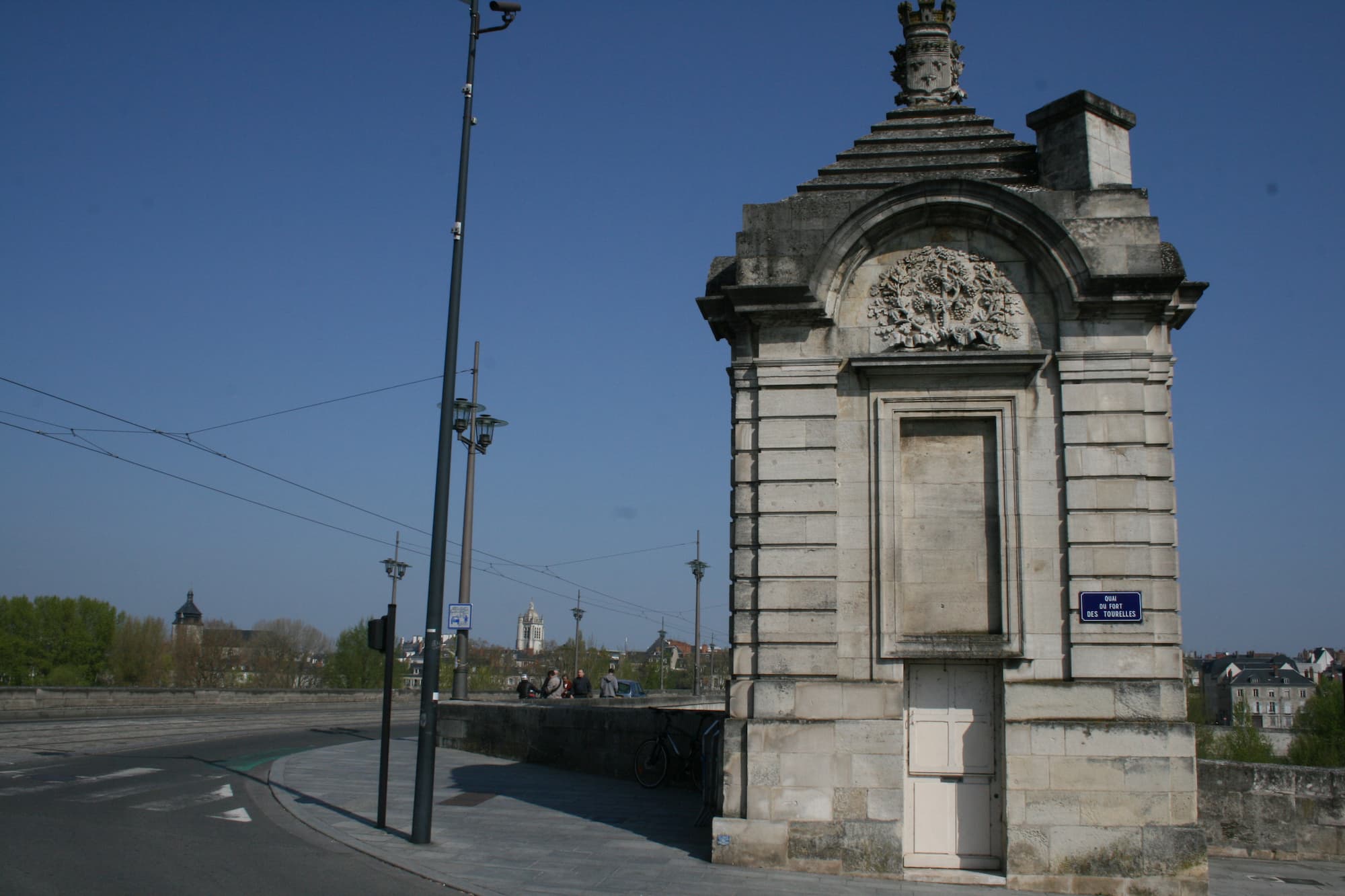Poste d'octroi tourelles pont royal orléans