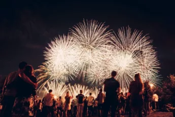 feu-artifice-val-de-loire-c-shutterstock
