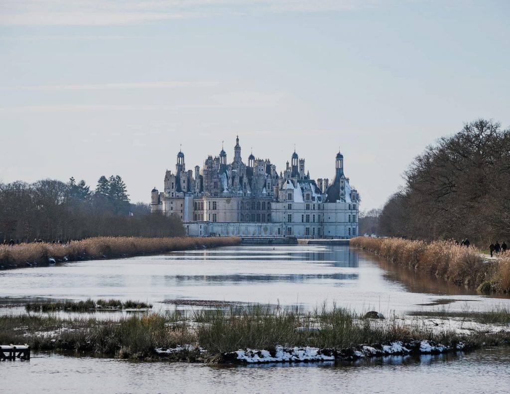 Que faire pendant les vacances d'hiver en Val de Loire ? Château de Chambord enneigé