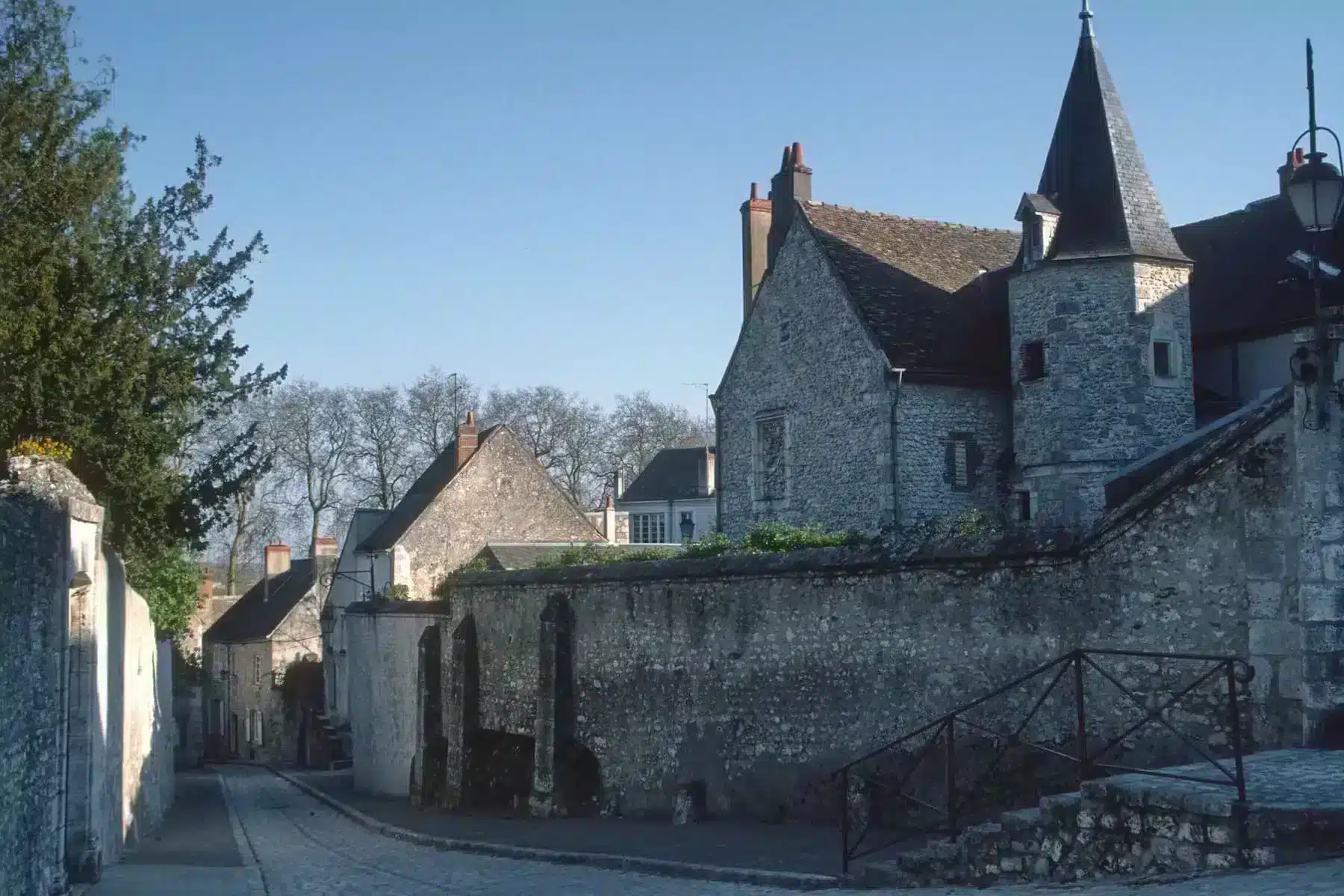Une visite mémorable dans les rues de Beaugency (Loiret)
