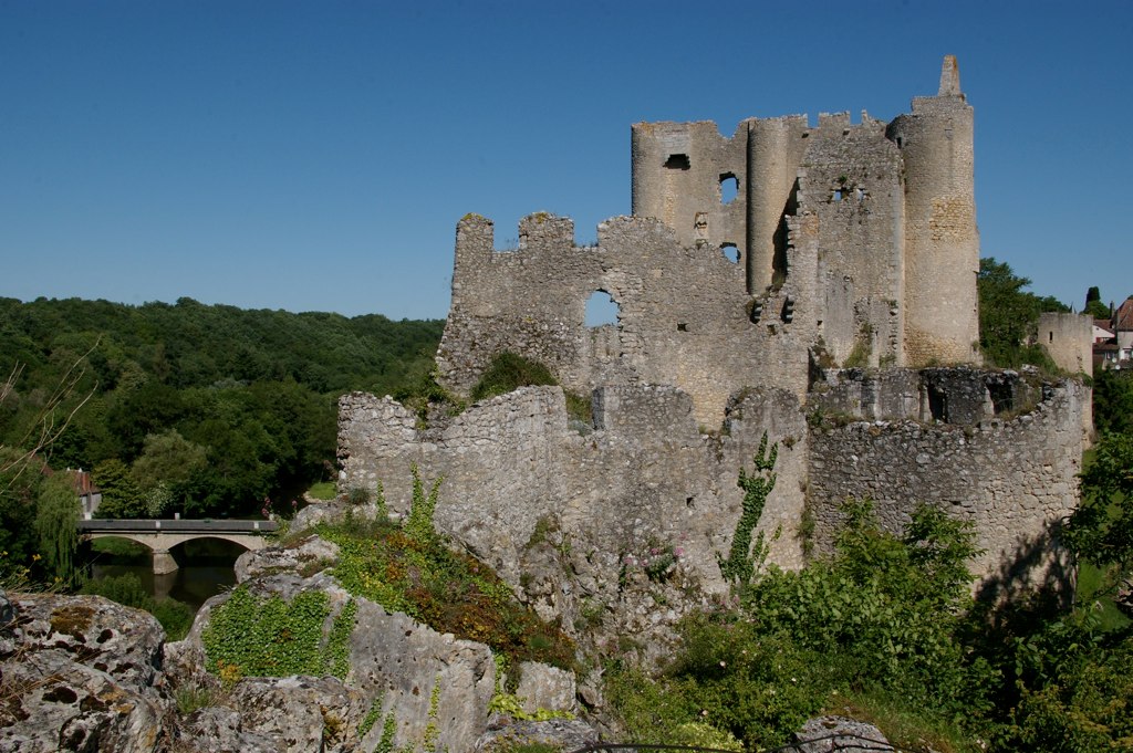 Village d'Angles-sur-l'Anglin dans le Poitou