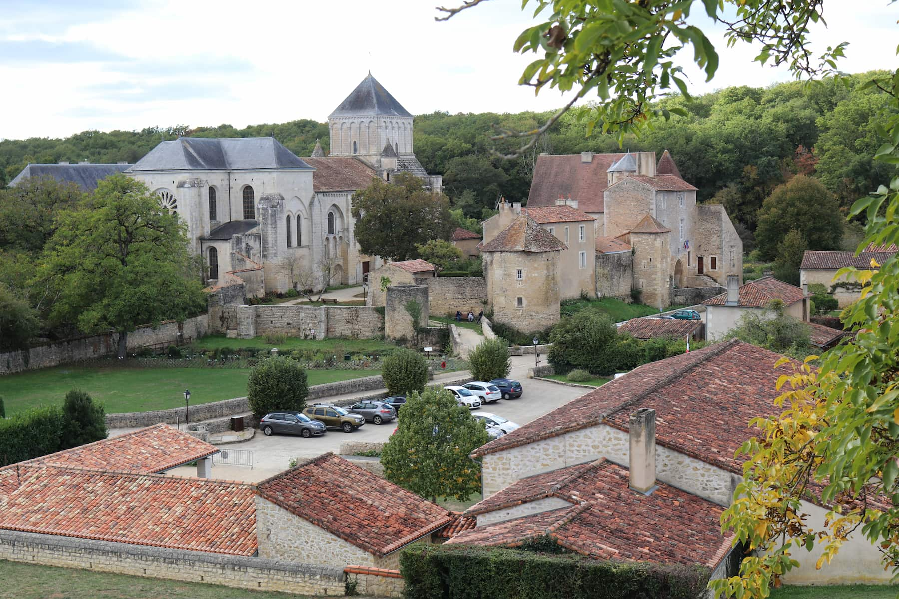 logis de l'abbaye de raoul du fou