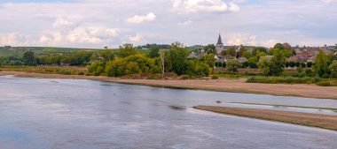 Découvrez la charmante ville de Pouilly-sur-Loire entre vignoble et fleuve