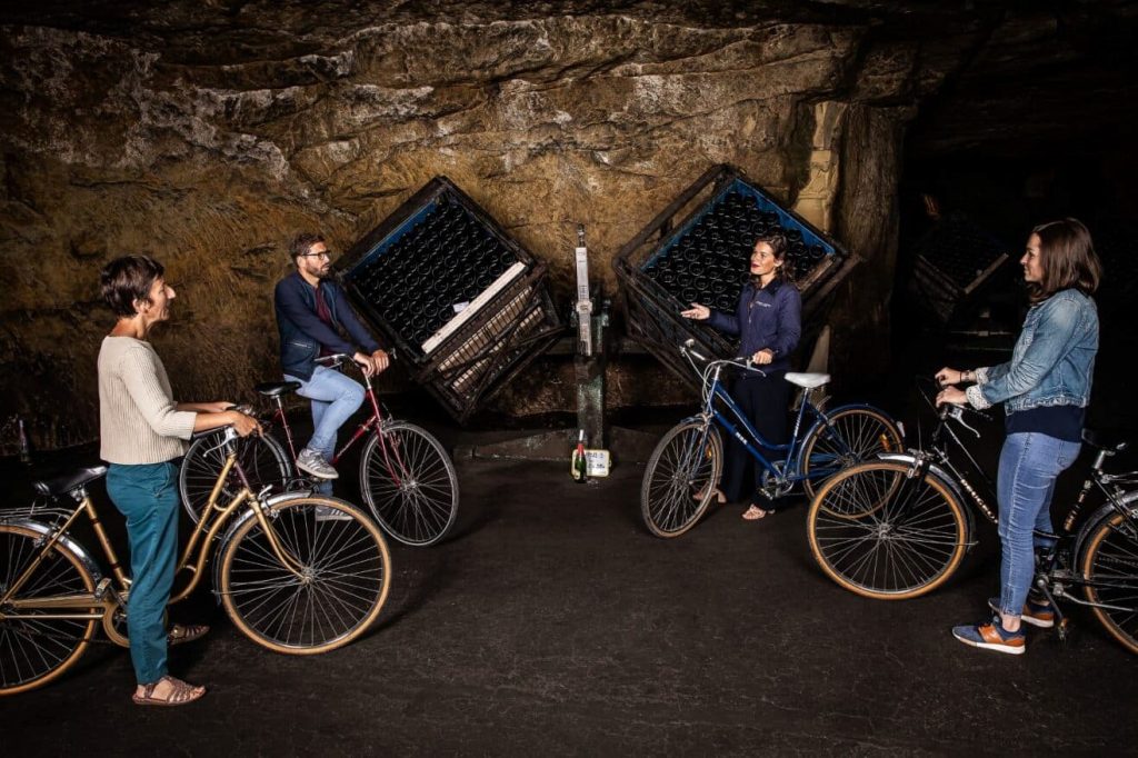 Visitez les caves Bouvet-Ladubay à vélo