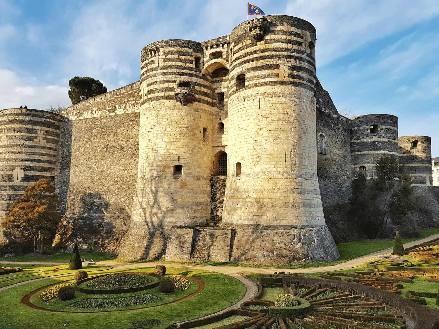 Les 2 grandes tours du château d'Angers.