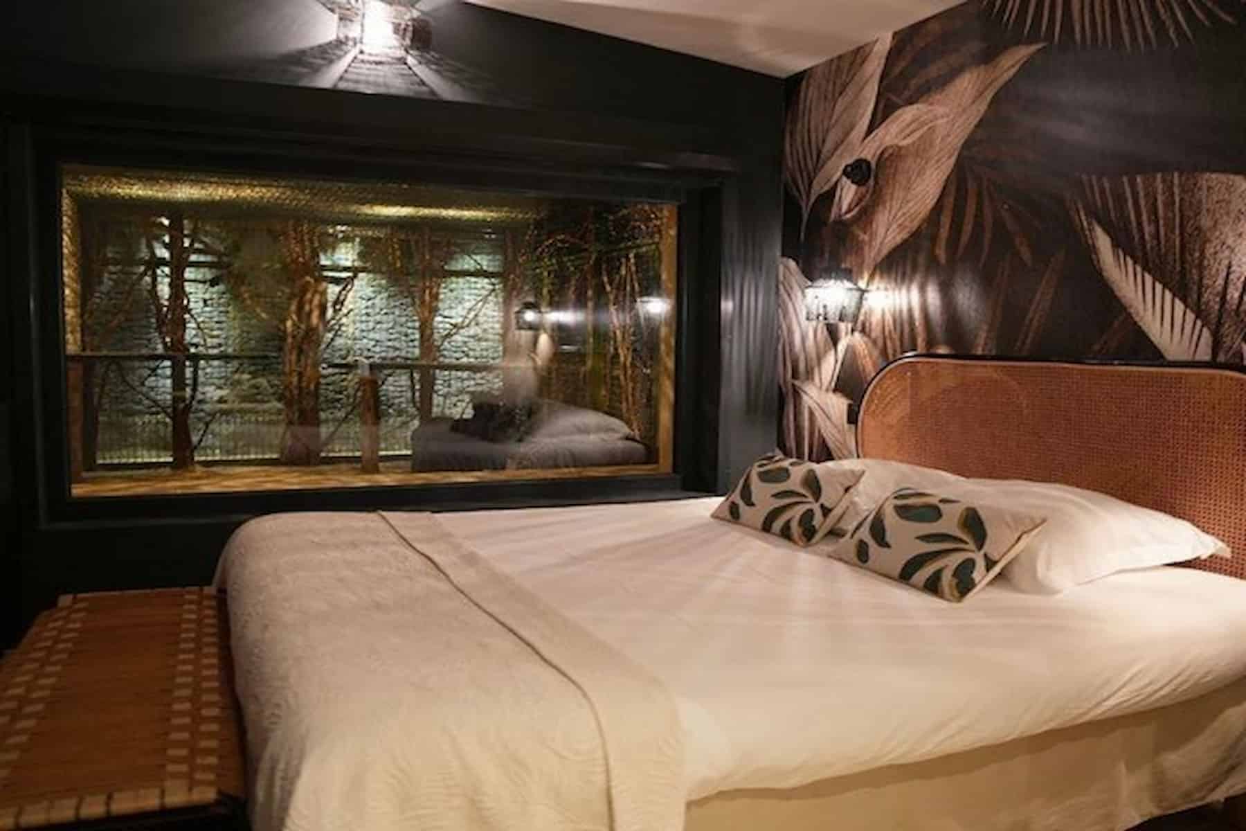 Nuit insolite en forêt d'Orléans avec les Loups dans les Lodges de Rendez-vous en Terre Animale 