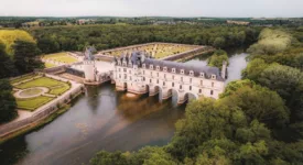 chateau-chenonceau-©-lezbroz-teddy-verneuil-768x511