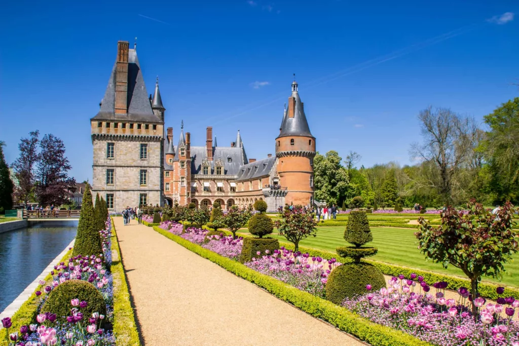 chateau-maintenon-AdobeStocK