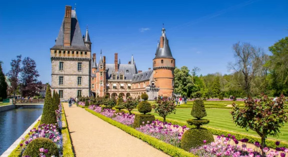chateau-maintenon-AdobeStocK