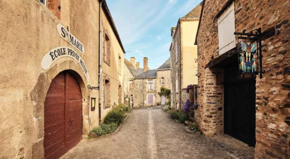 Sainte-Suzanne, village, petite cité de caractère