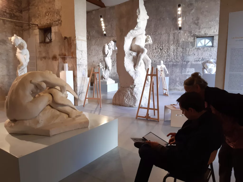 Atelier dessin Musée Jules Desbois, musée insolite, statues Baugeois Vallée Anjou musées insolites