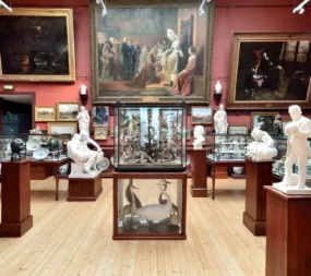 Salle des Beaux-Arts Musée Joseph Denais Baugeois Vallée Anjou musées insolites