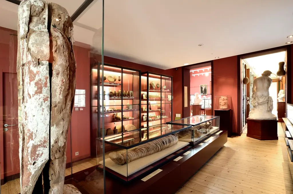 Musée insolite Joseph Denais Salle des antiquités Baugeois Vallée Anjou musées insolites