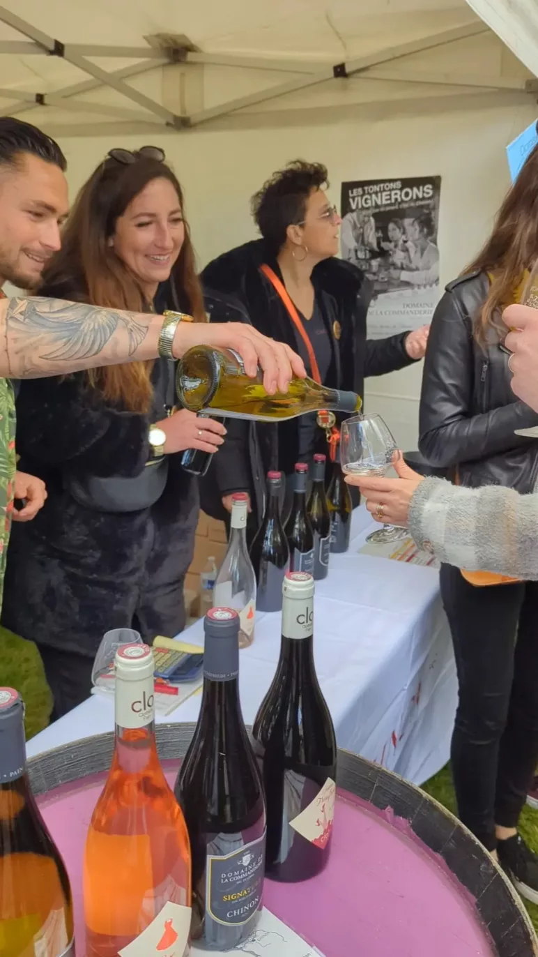 Les Vignerons dans la ville à Chinon dégustation de vins 