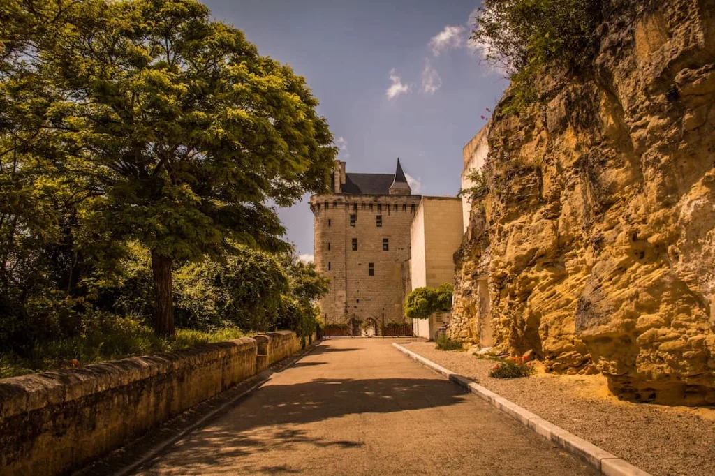 Forteresse de chinon 
Crédit photo : Adobe Stock