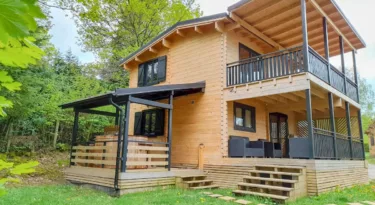 Rendez-vous au « Domaine de la Cabane Verte » au lac des Settons Crédit photo : Domaine de la Cabane Verte