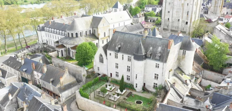 Chateau de Beaugency vue aérienne