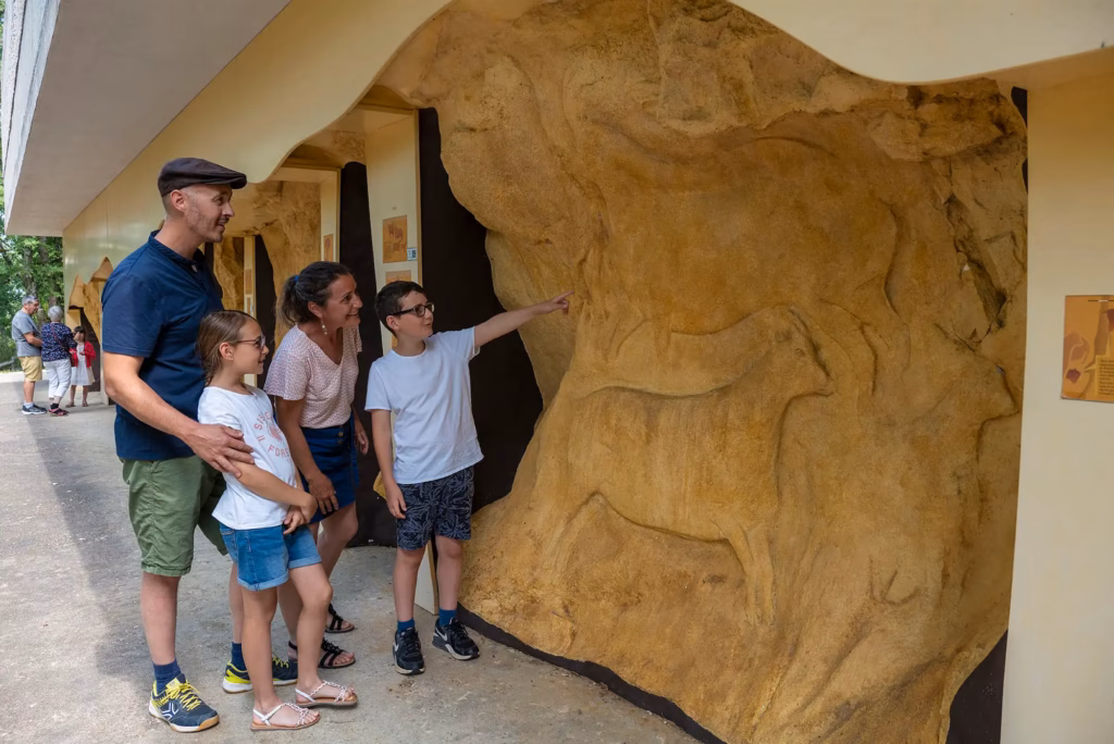 Visite du Roc aux Sorciers à Angles sur L'Anglin, une belle idée de sortie en famille cet été dans la Vienne