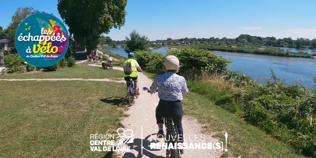 Cyclistes en bord de Loire vu de dos qui participent aux échappées à vélo