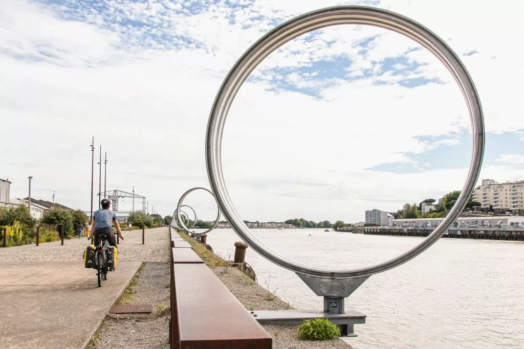 Les Anneaux de Buren, une oeuvre de Daniel Buren et Patrick Bouchain - Ile de Nantes - Loire-Atlantique
