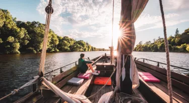 En bateau sur la Loire, entre Candes-Saint-Martin et Chinon Crédit photo : Lezbroz - Teddy Verneuil