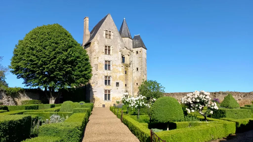 Donjon de ballon et son jardin