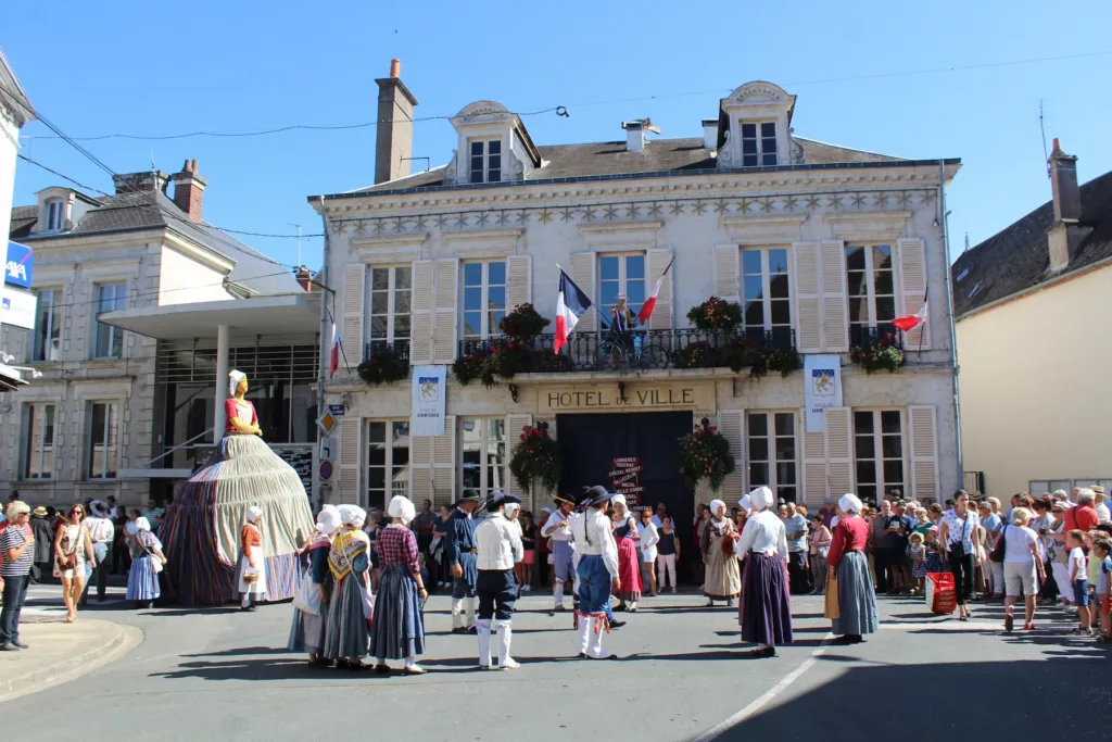 Fête du comice agricole de Lignières devant la mairie