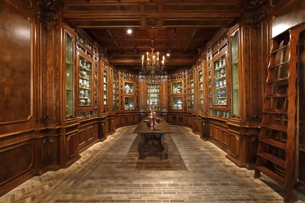 l'apothicairerie de Catherine de Médicis chateau de Chenonceau