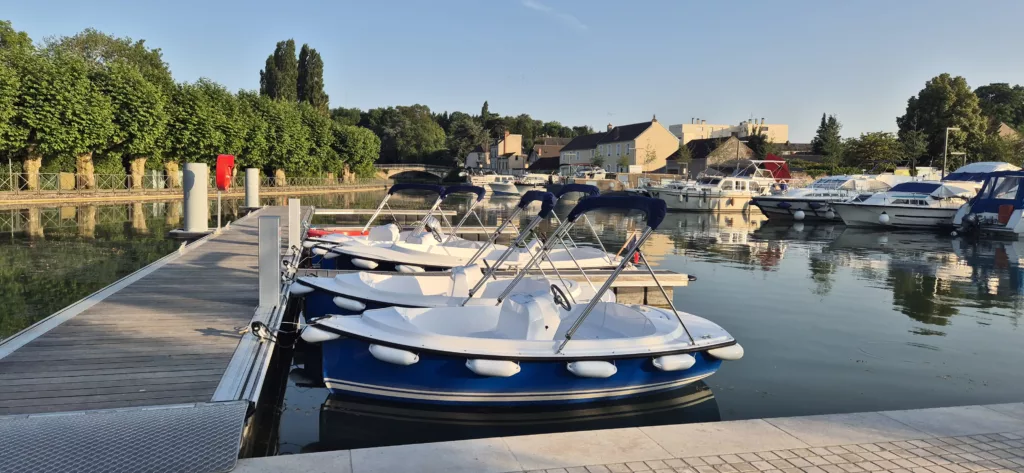 Canal de Briare et bateaux Mille Sabords