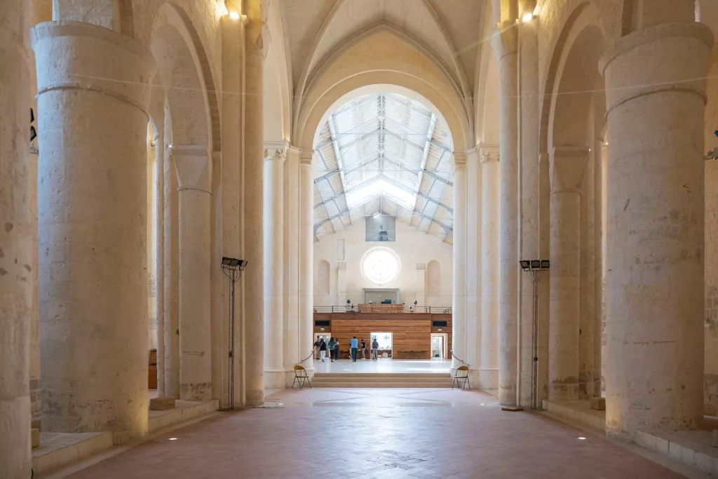 Collégiale Sainte Croix - Agence Zebrelle Bastien Sauve