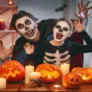 Famille célébrant Halloween