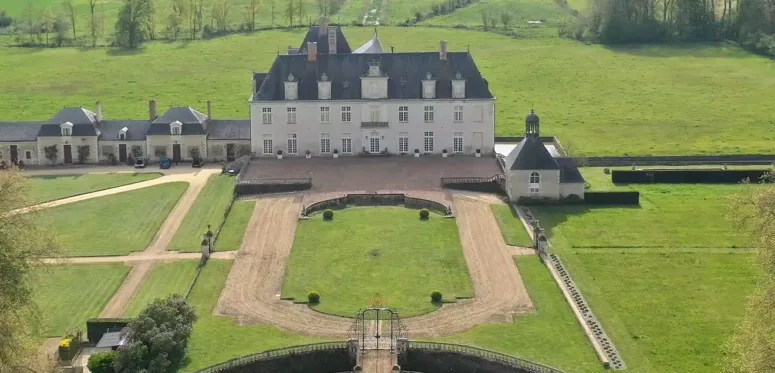 le chateau de champchevrier vue du ciel