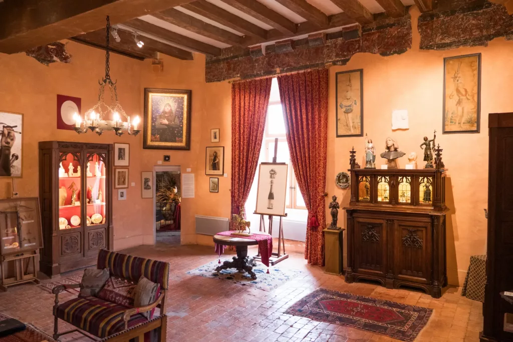 E.Boillot-Touraine-Terre-d'Histoire-chateau-Rivau Intérieur du hâteau du Rivau