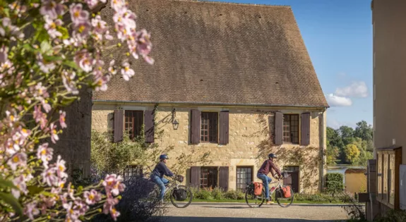 Apremont sur Allier village Sud Berry