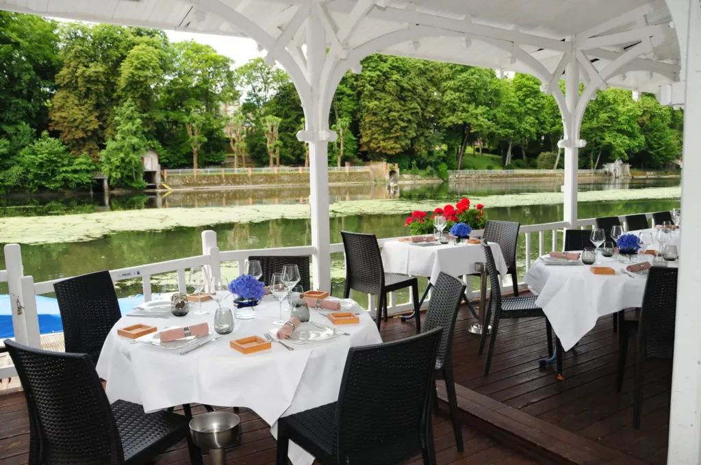 moment agréable à partager pour la Saint-Valentin au restaurant Le pavillon Bleu à Olivet