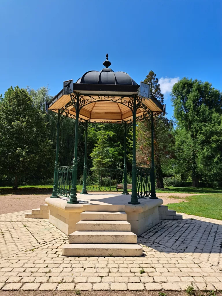 Kiosque_002 cc OT Champs d'Amour - FC - Village de Saint Valentin