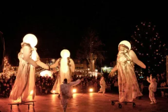 FLANERIES NOCTURNES AU CLOS LUCÉ 2026 - TOTEMS cc Simon Garnier